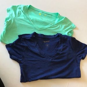2 shirts, xs